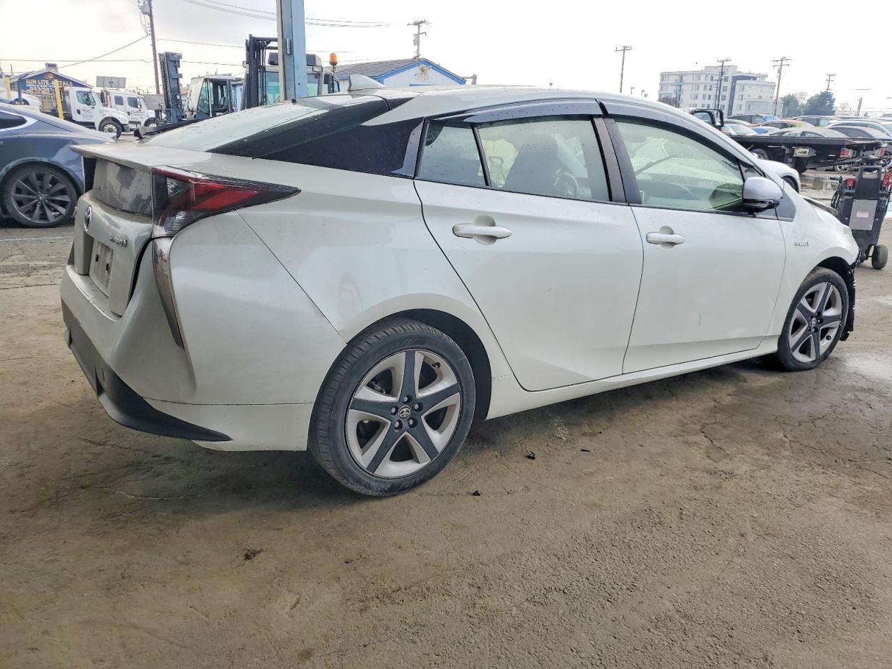 2016 TOYOTA PRIUS