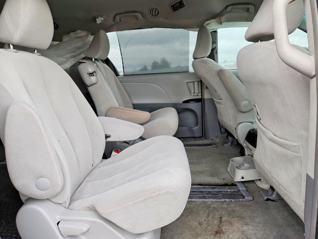 2013 TOYOTA SIENNA