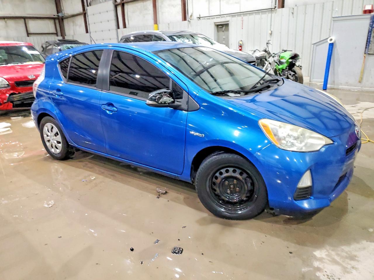 2013 TOYOTA Prius c