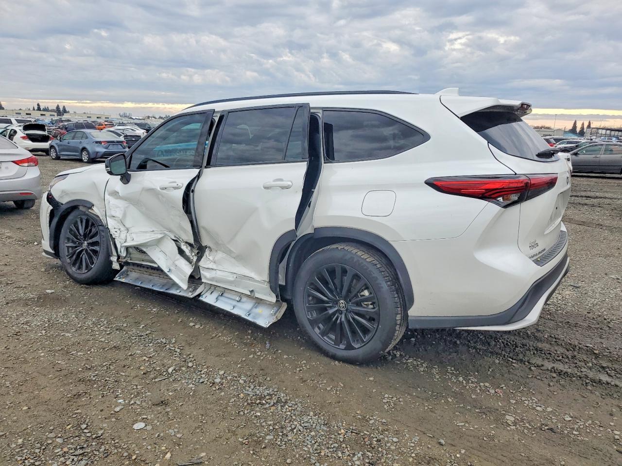 2023 TOYOTA HIGHLANDER