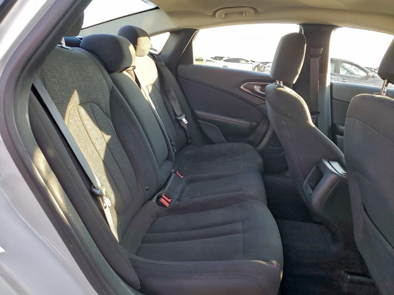 2015 CHRYSLER 200