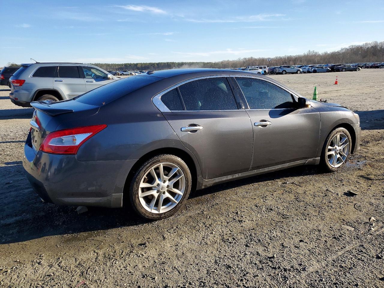 2010 NISSAN Maxima