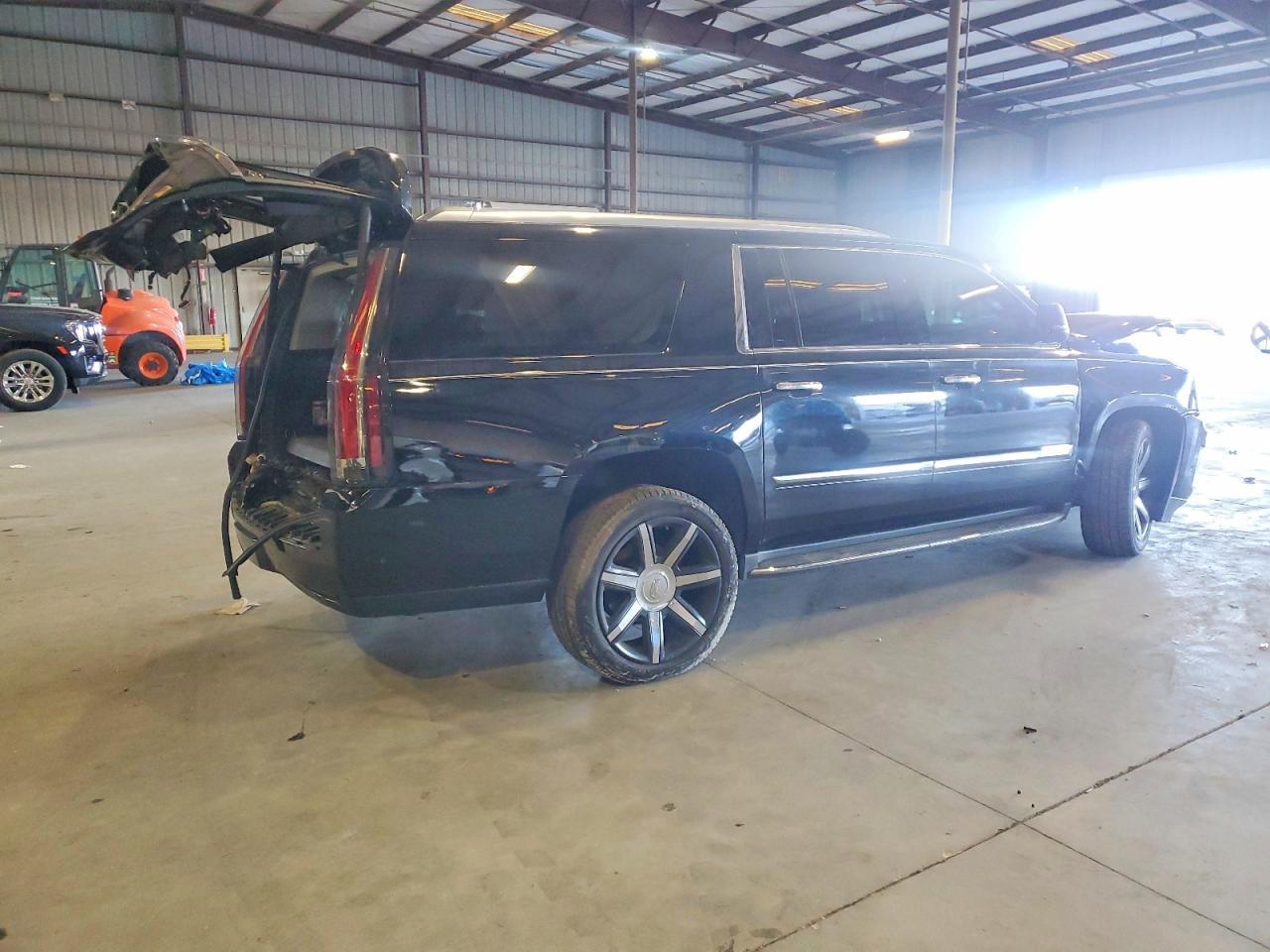 2017 CADILLAC Escalade ESV