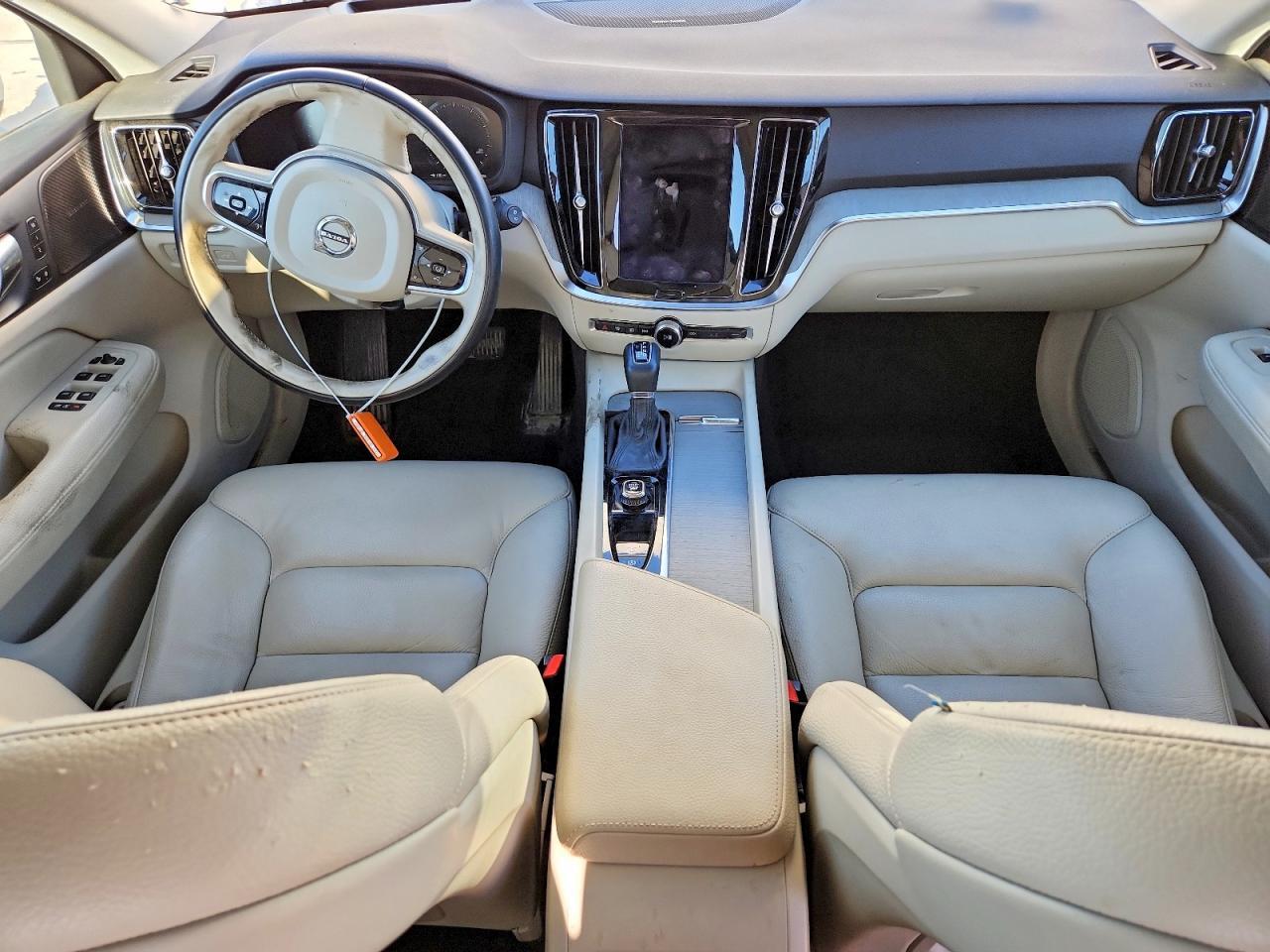 2022 Volv V60