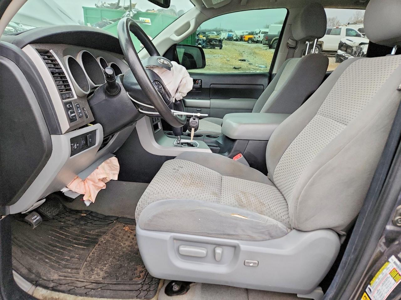 2011 TOYOTA TUNDRA