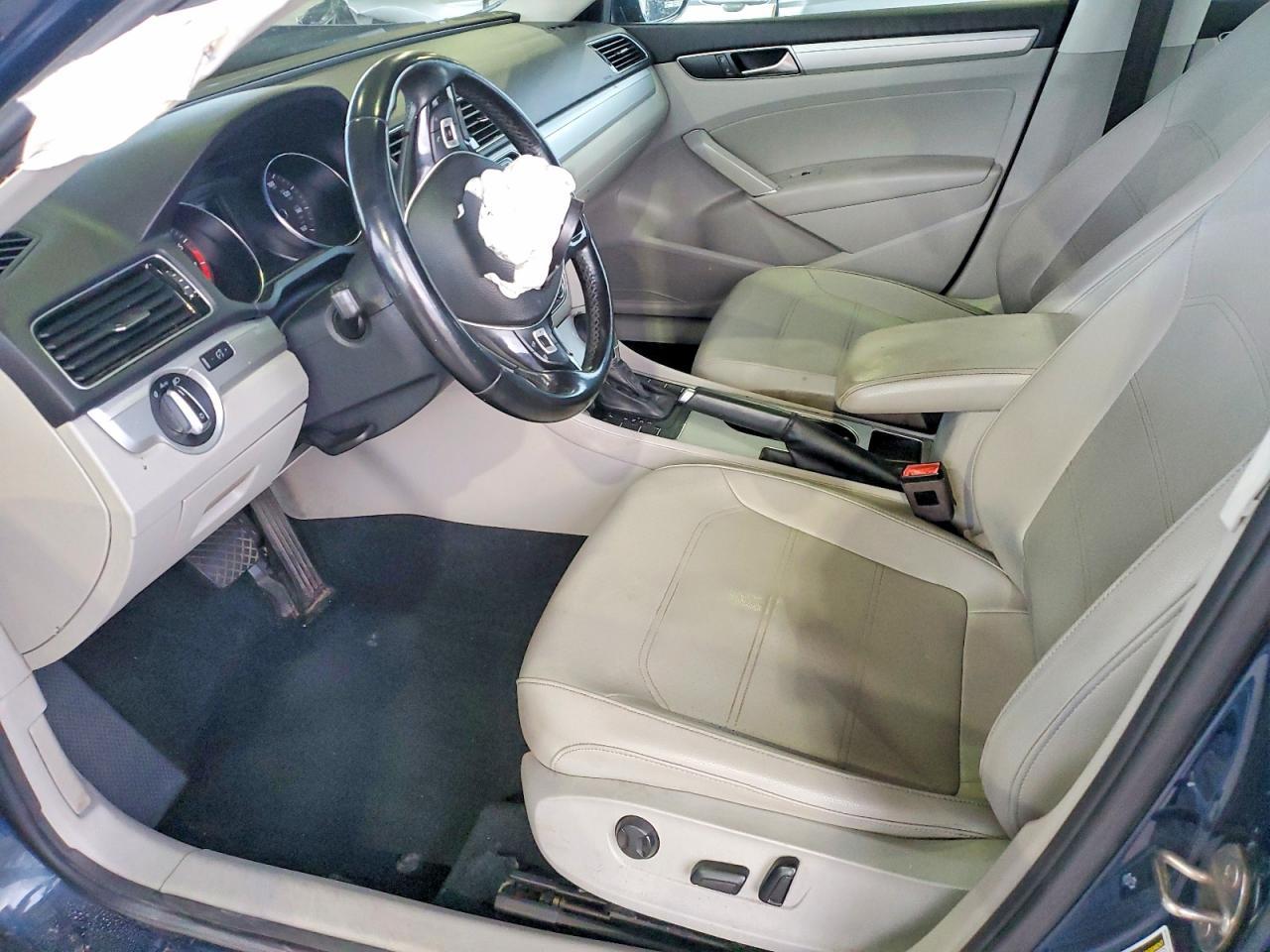 2019 VOLKSWAGEN Passat
