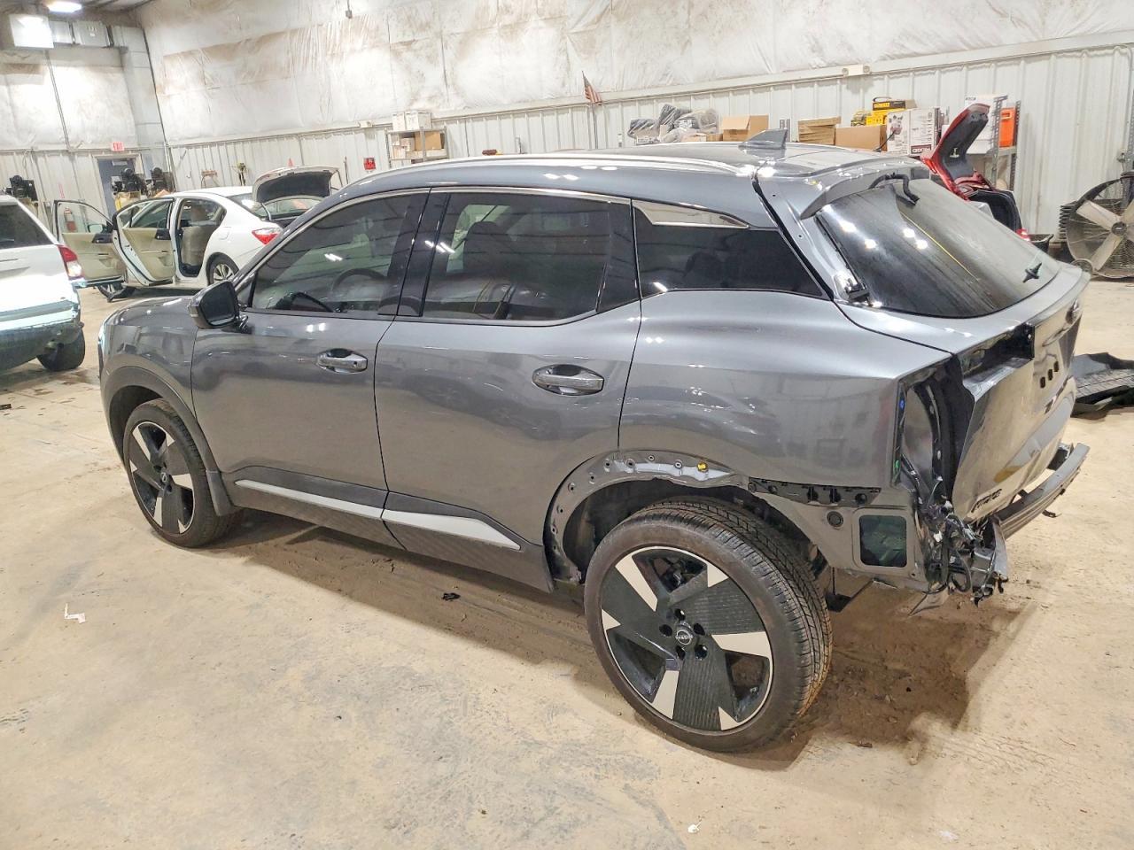 2025 NISSAN KICKS