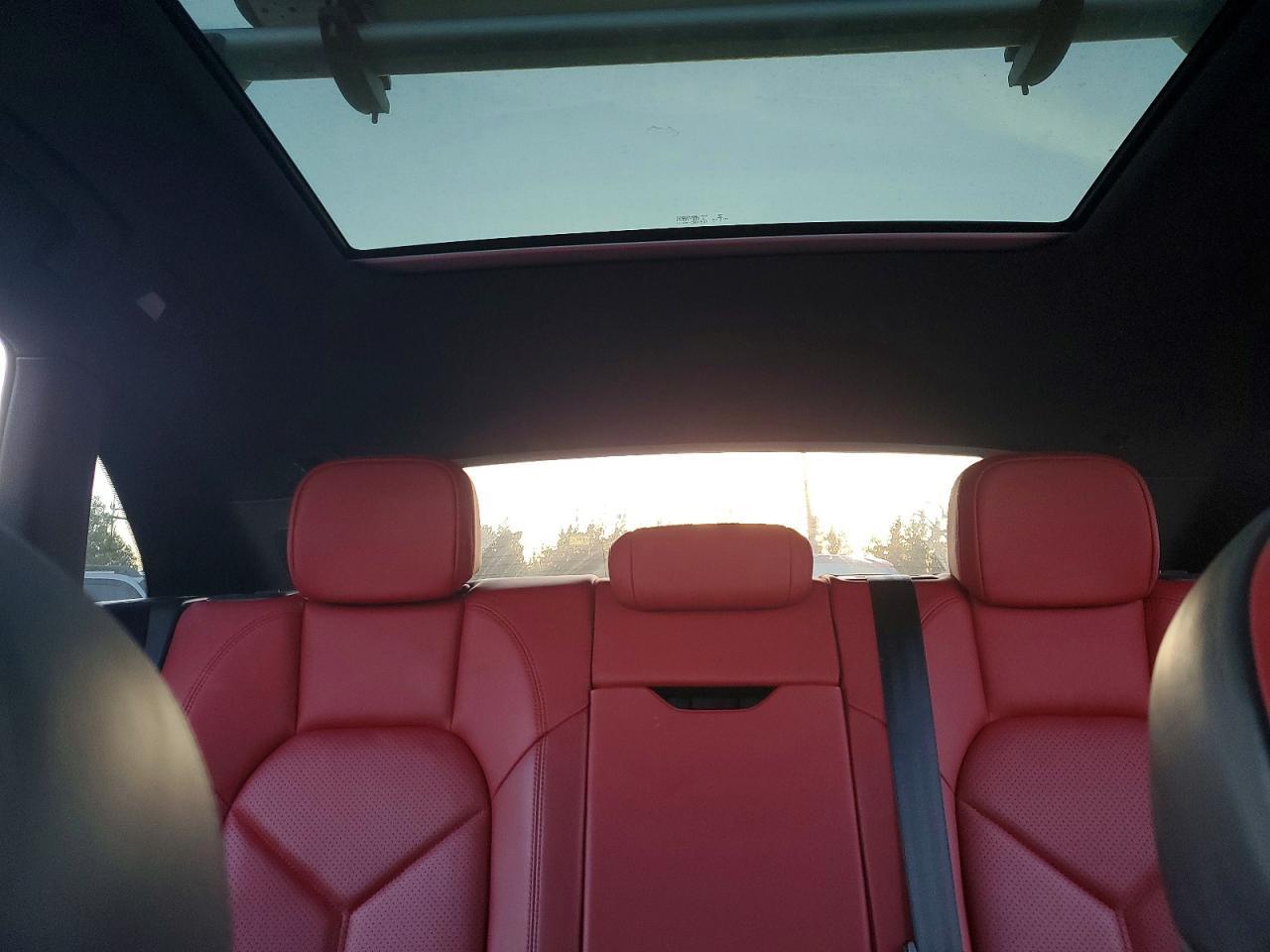 2020 PORSCHE Macan