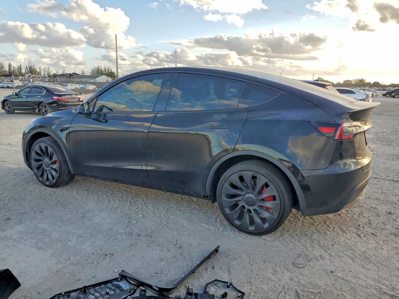 2024 TESLA MODEL Y