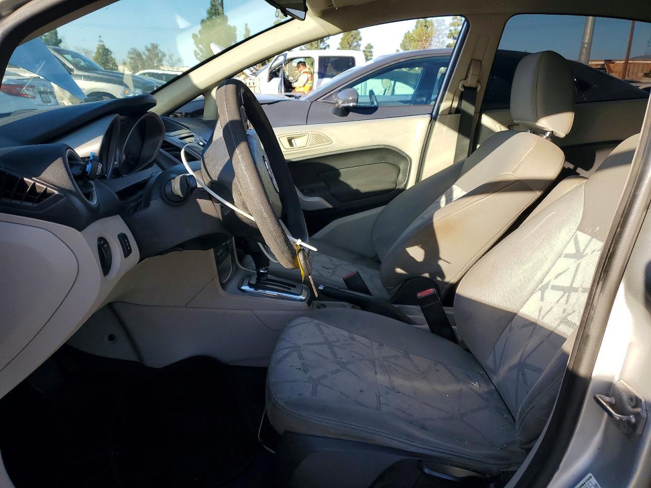 2012 FORD Fiesta