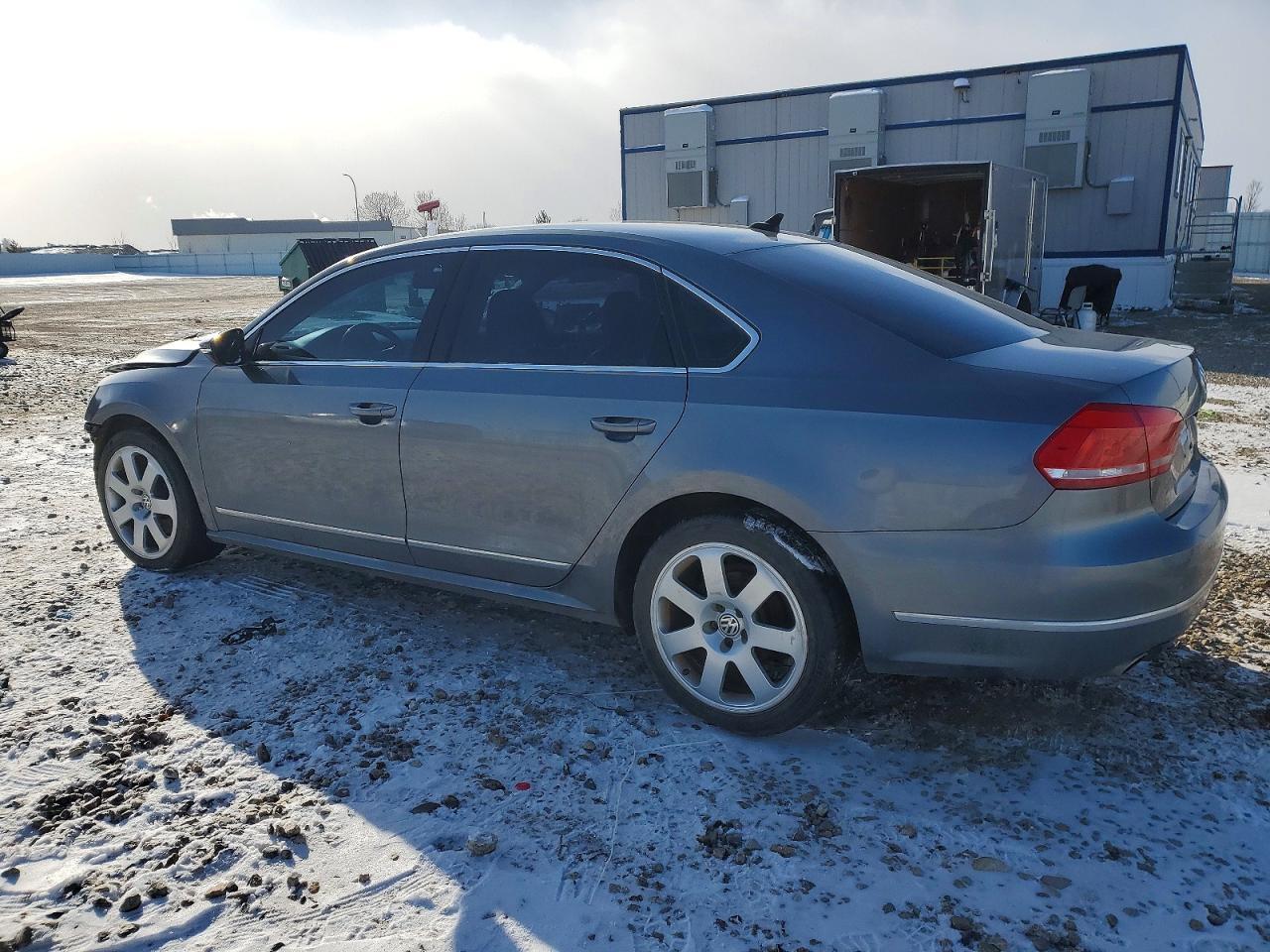 2012 VOLKSWAGEN Passat