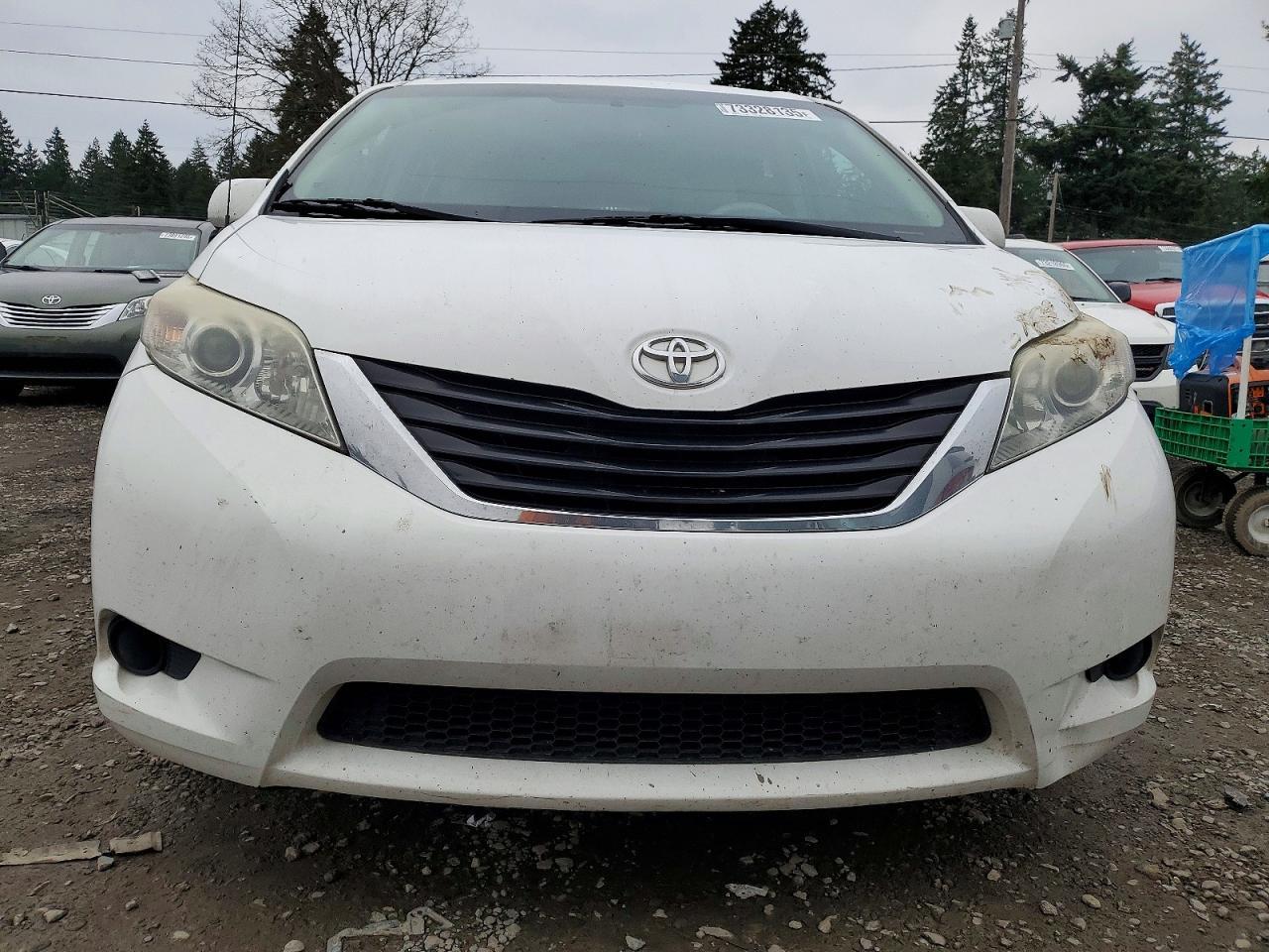 2012 TOYOTA SIENNA