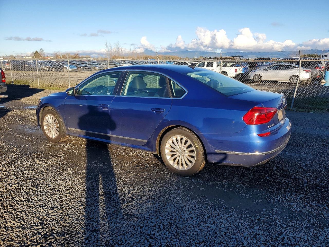 2016 VOLKSWAGEN Passat