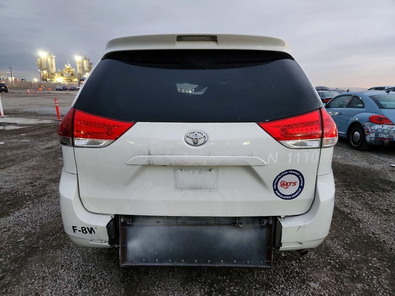 2013 TOYOTA SIENNA