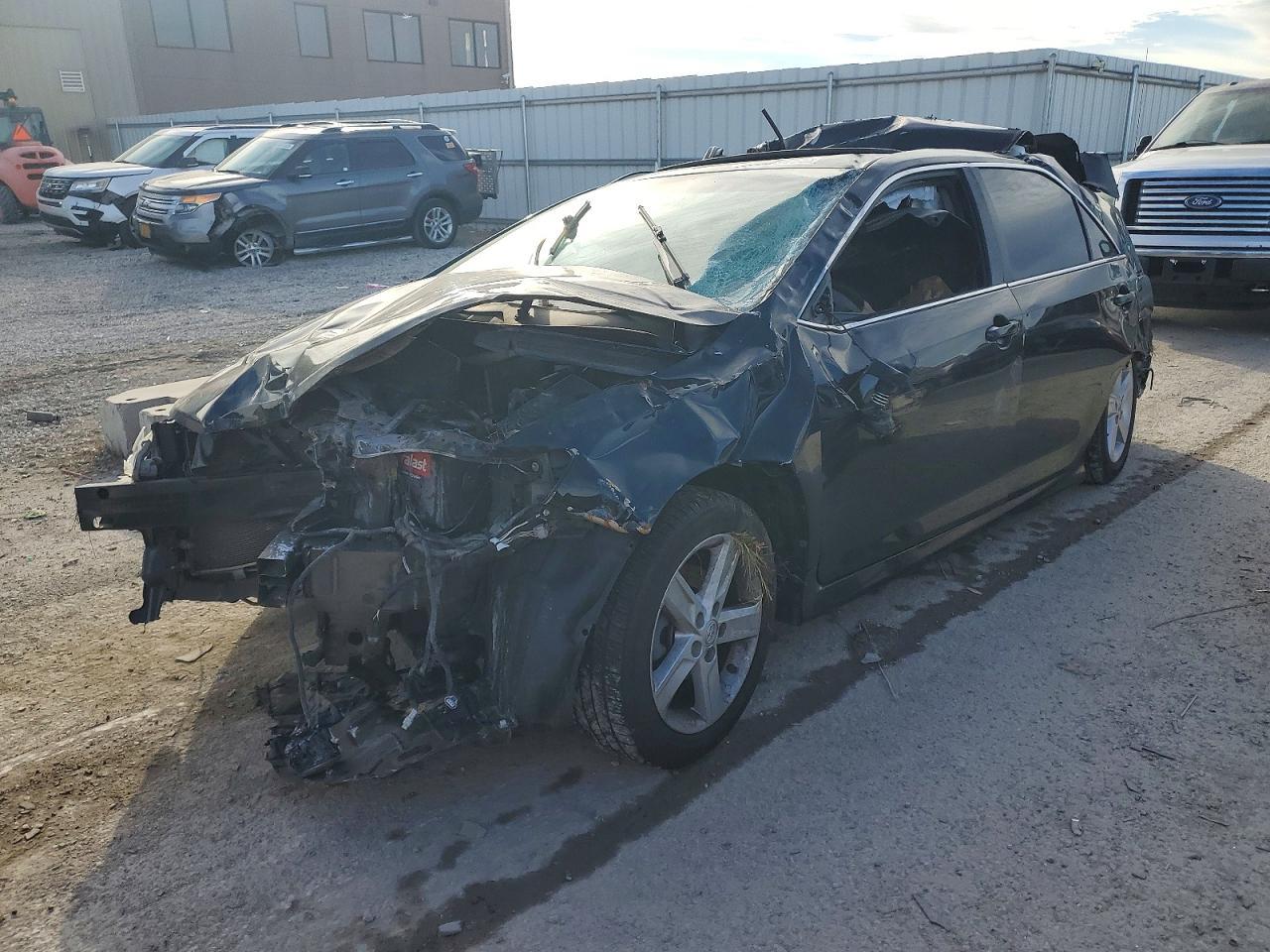 2014 TOYOTA CAMRY