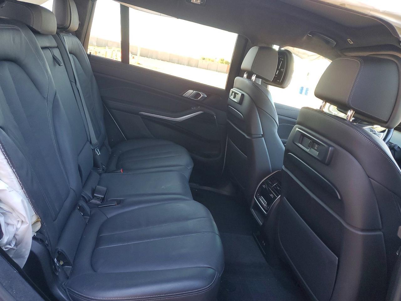 2021 BMW X7