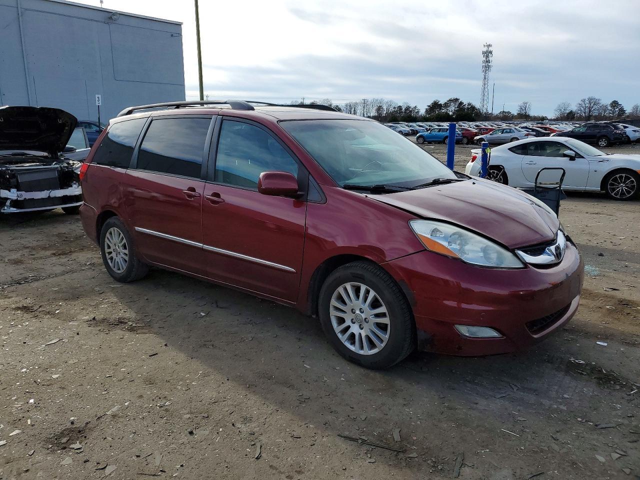 2009 TOYOTA SIENNA