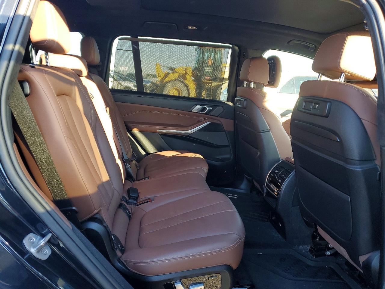 2022 BMW X7