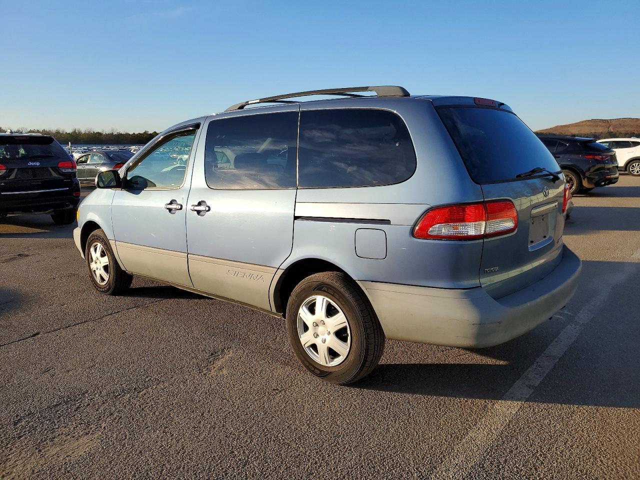 2002 TOYOTA SIENNA