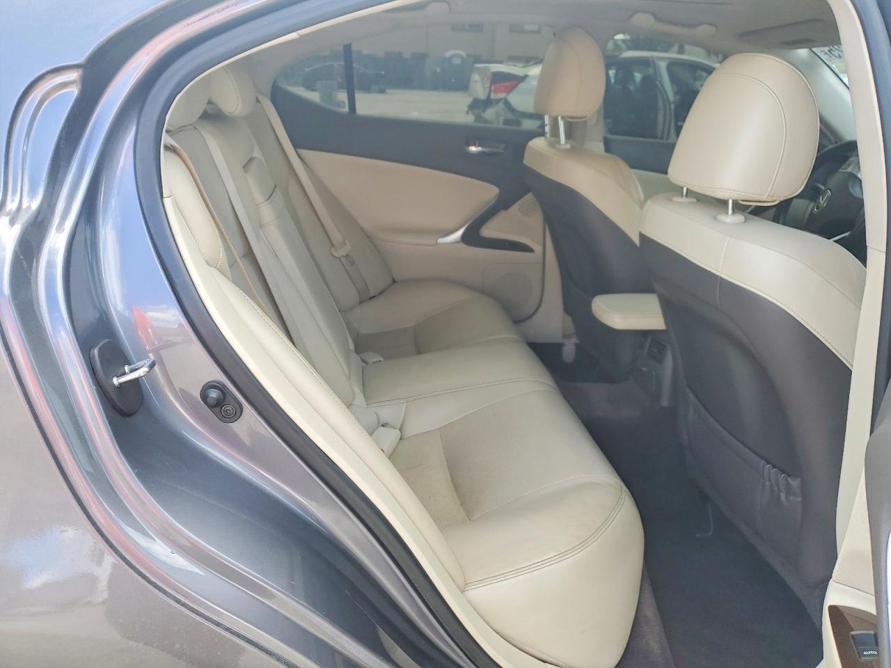 2013 LEXUS IS 250