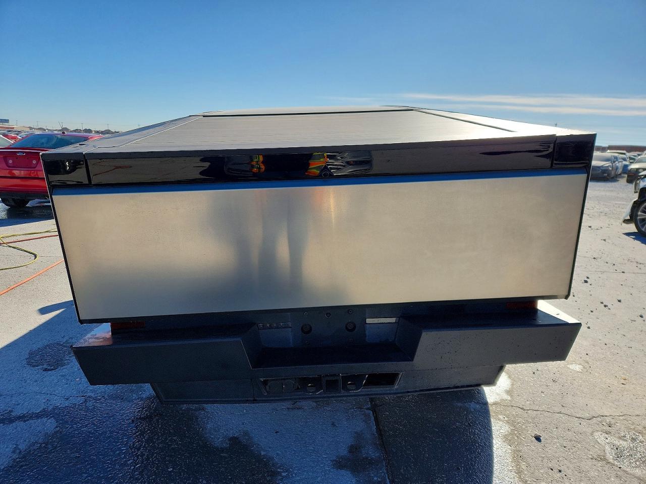 2024 TESLA Cybertruck