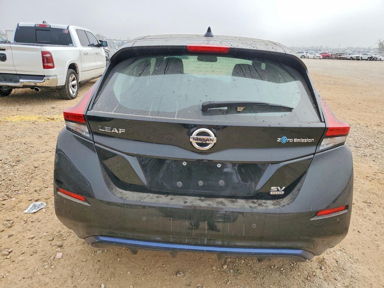 2022 NISSAN LEAF