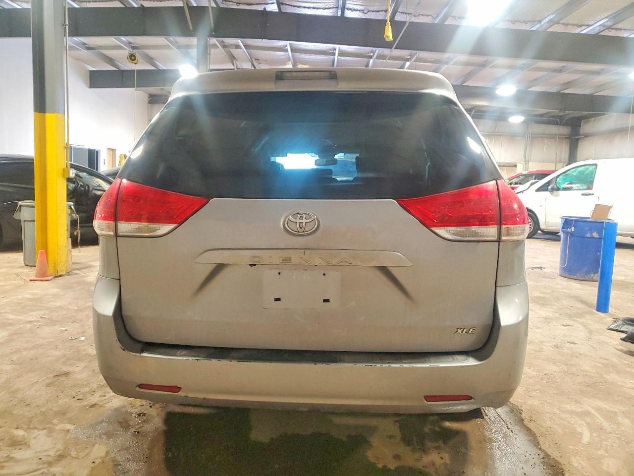 2012 TOYOTA SIENNA