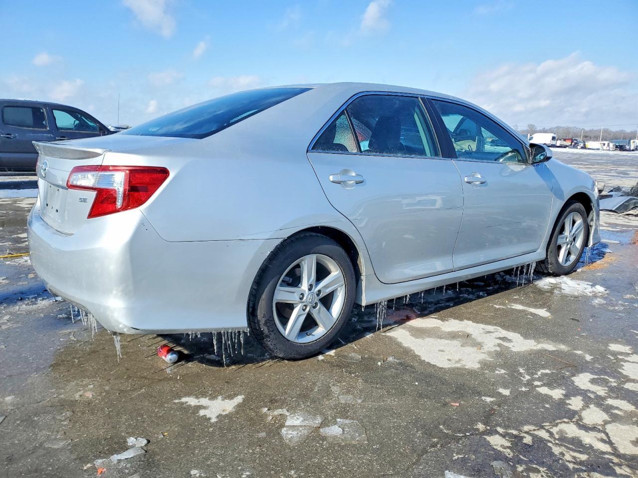 2014 TOYOTA CAMRY