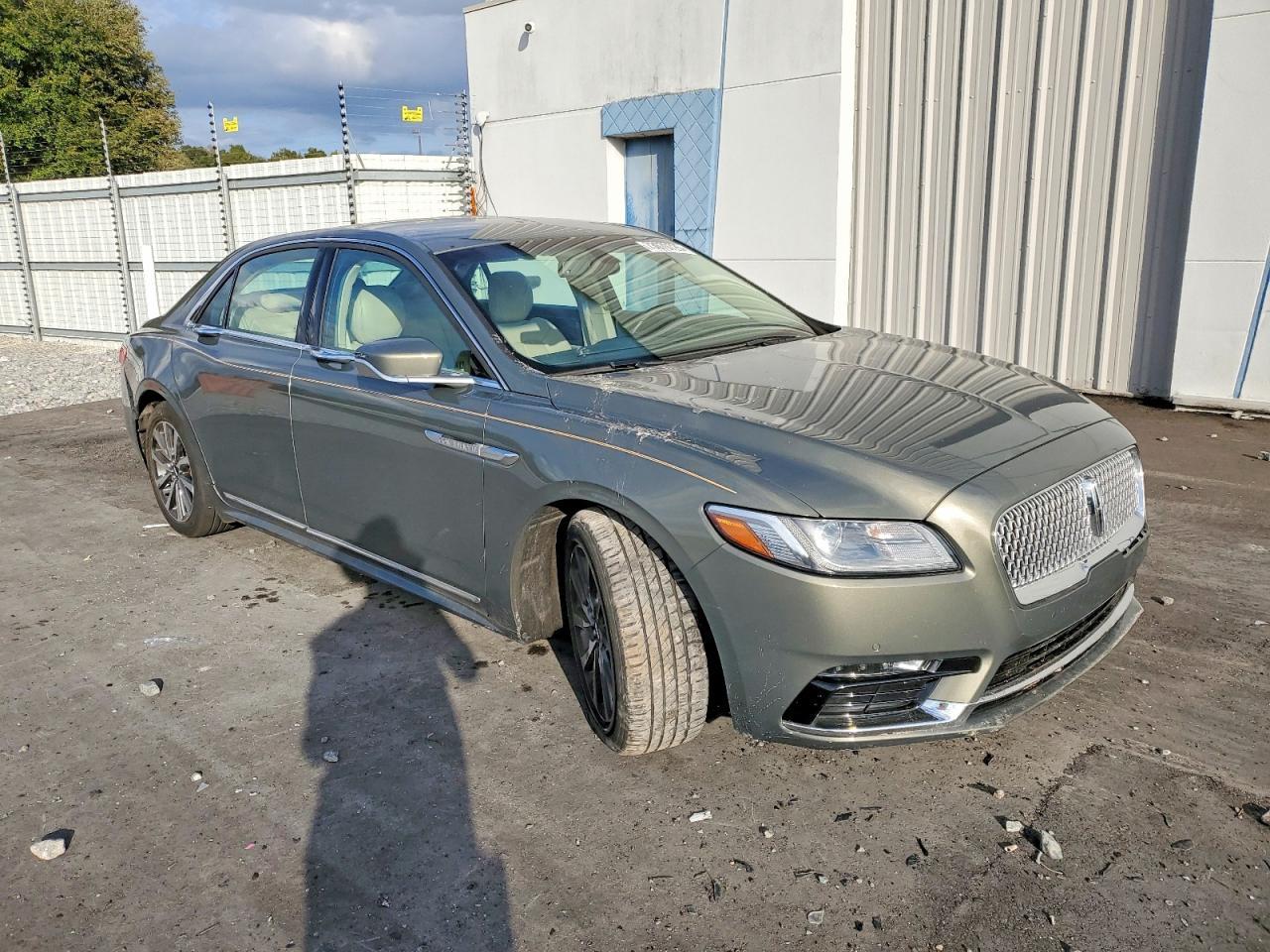 2017 LINCOLN Continental