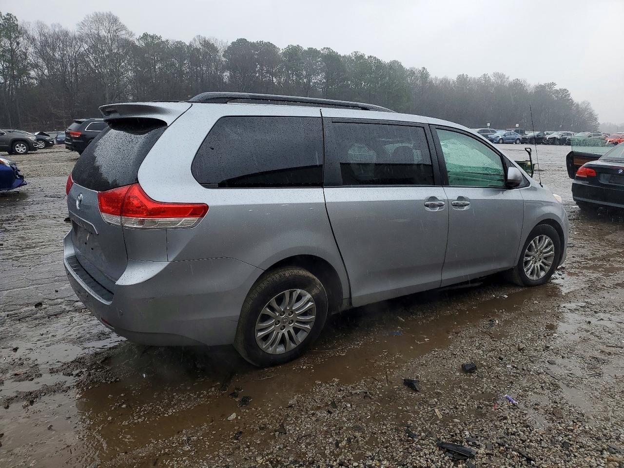 2014 TOYOTA SIENNA
