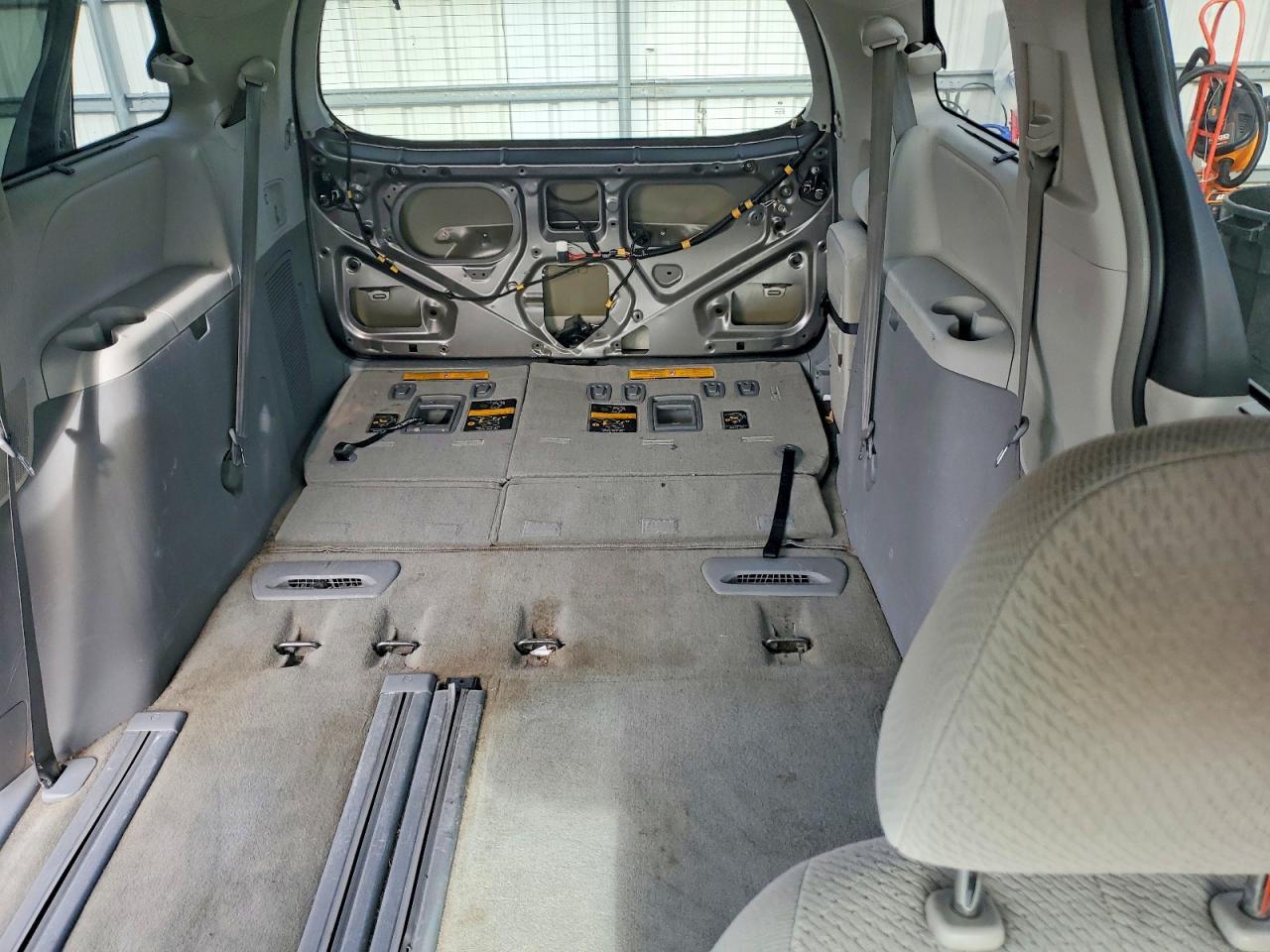 2012 TOYOTA SIENNA