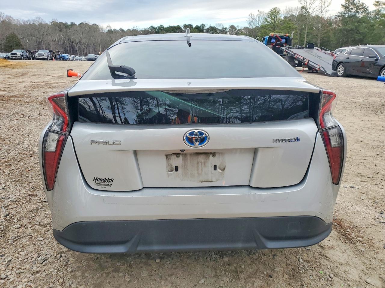 2016 TOYOTA PRIUS