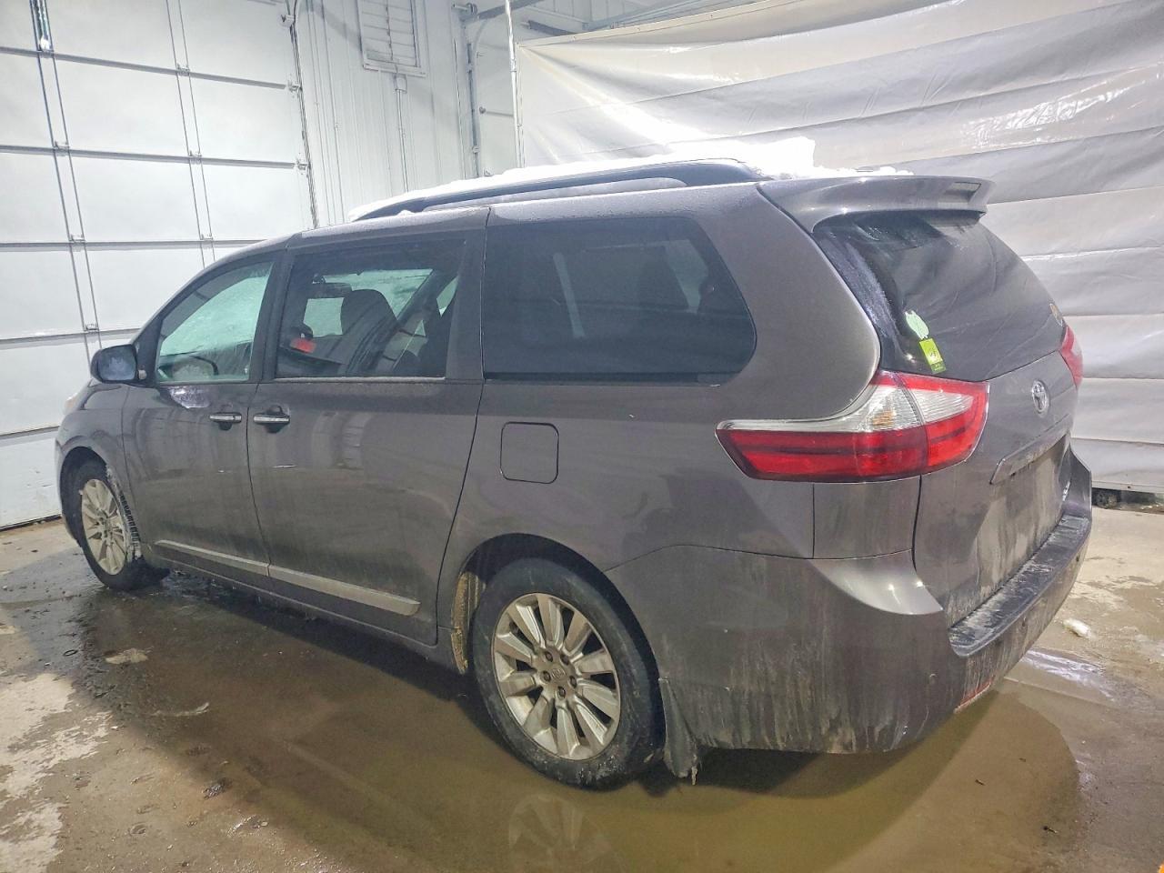 2015 TOYOTA SIENNA
