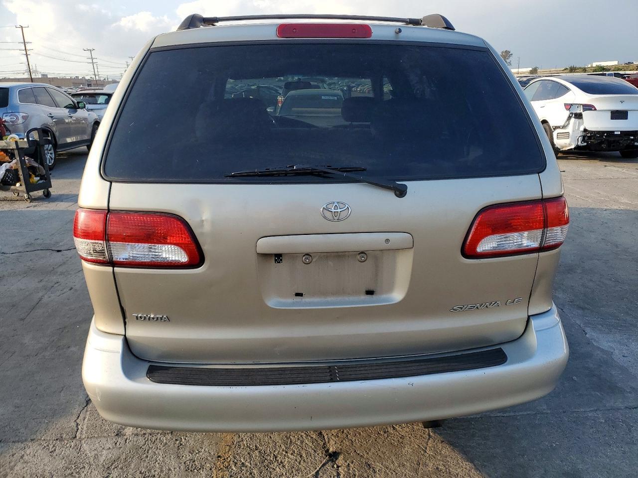 2002 TOYOTA SIENNA
