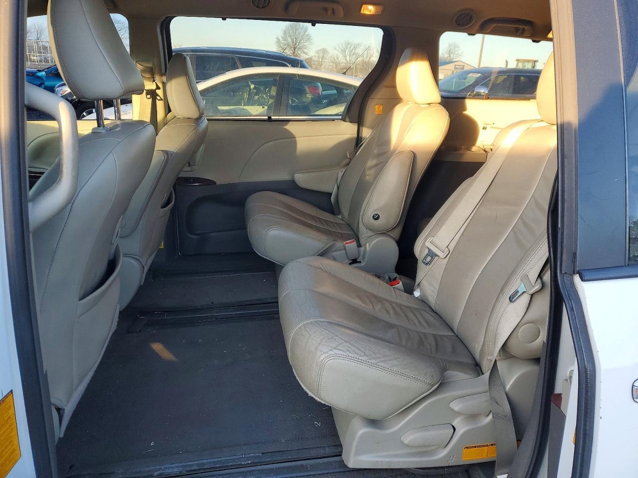 2013 TOYOTA SIENNA