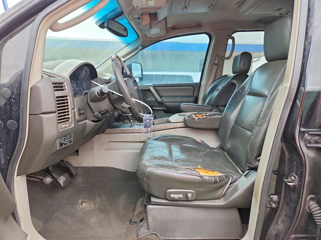 2004 NISSAN Titan