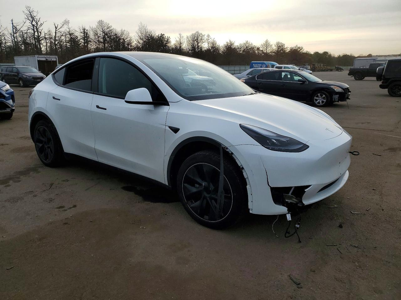 2024 TESLA MODEL Y