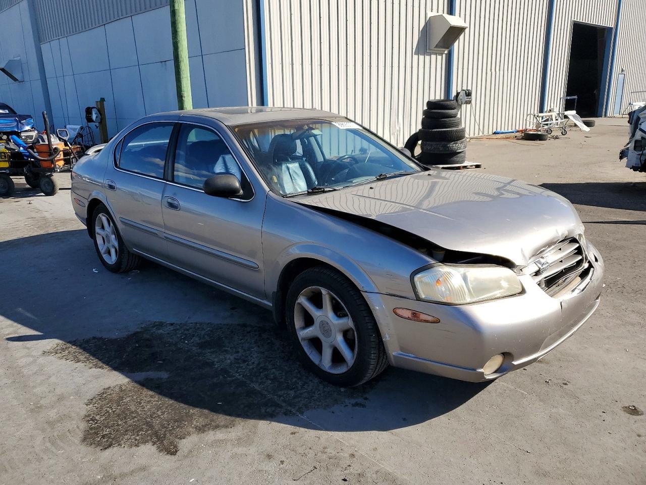 2000 NISSAN Maxima