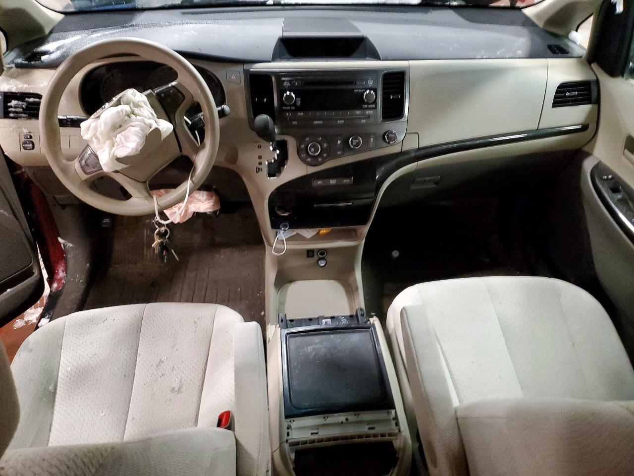 2012 TOYOTA SIENNA