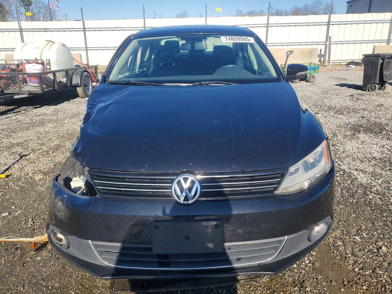2011 VOLKSWAGEN JETTA