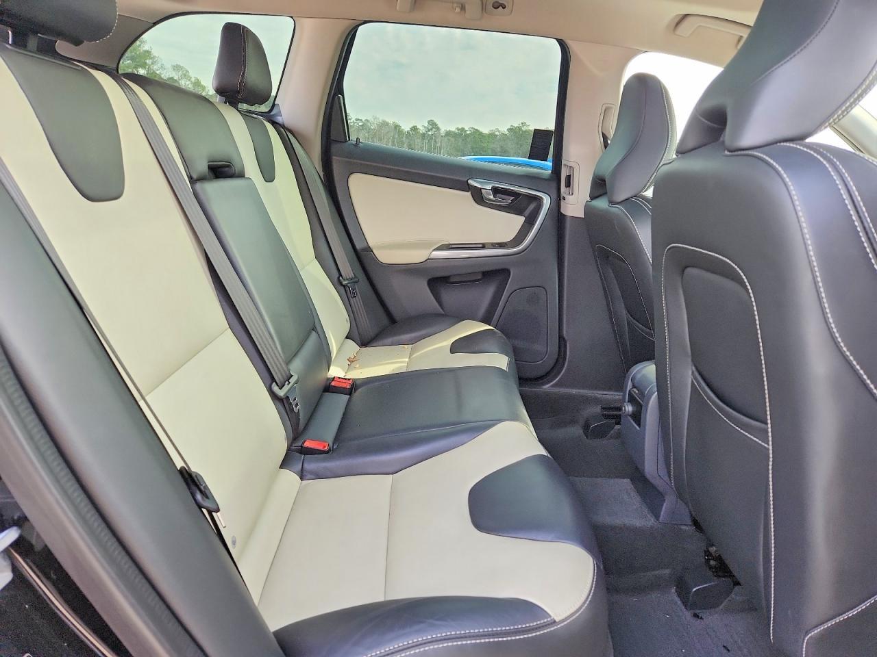 2017 VOLVO XC60
