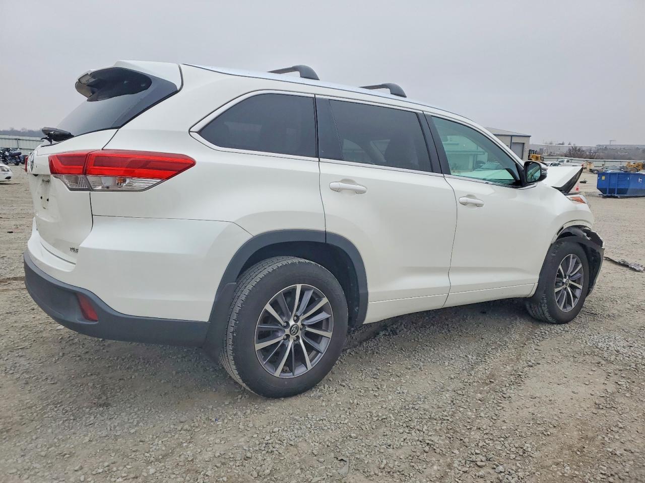 2017 TOYOTA HIGHLANDER