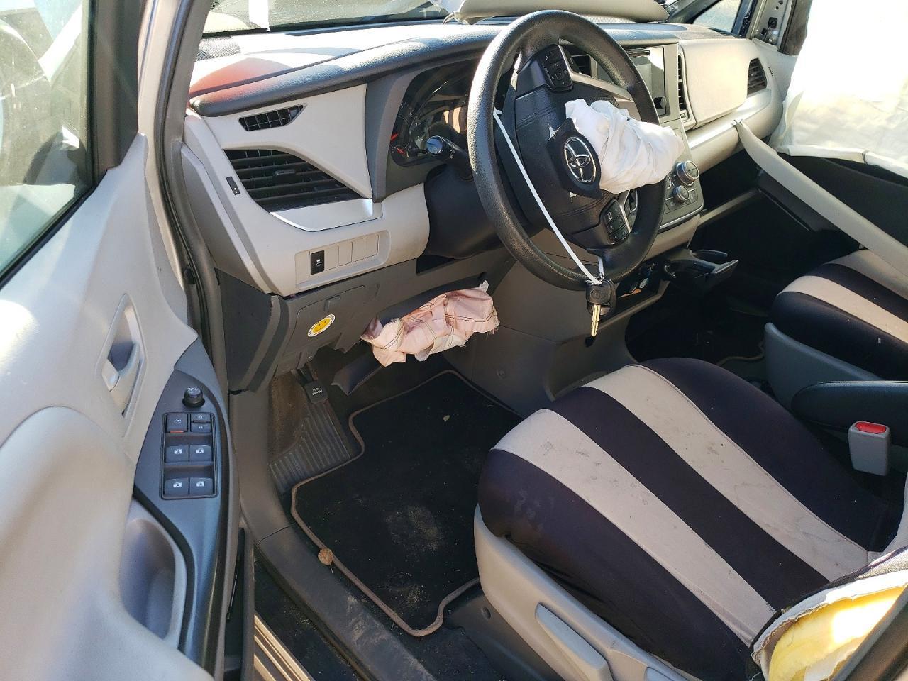 2016 TOYOTA SIENNA