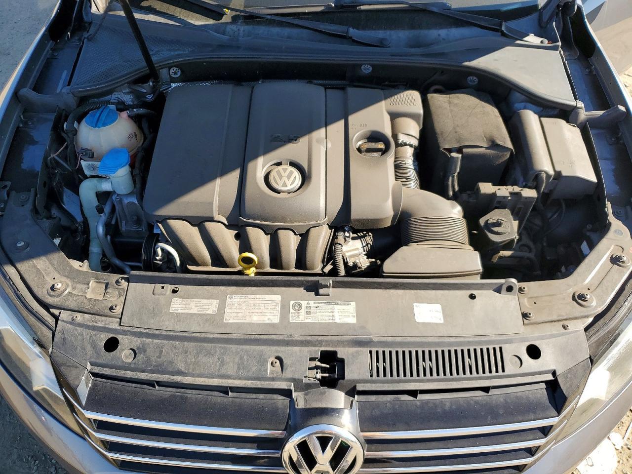 2014 VOLKSWAGEN Passat