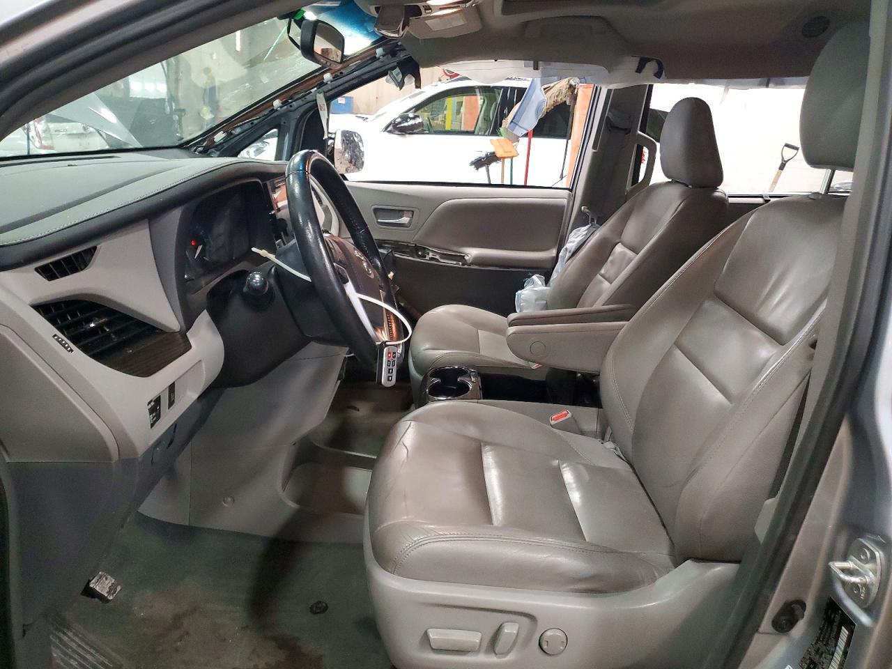 2016 TOYOTA SIENNA