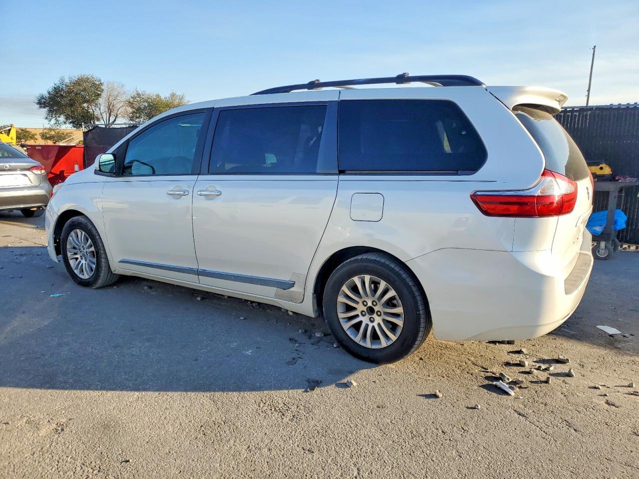 2015 TOYOTA SIENNA