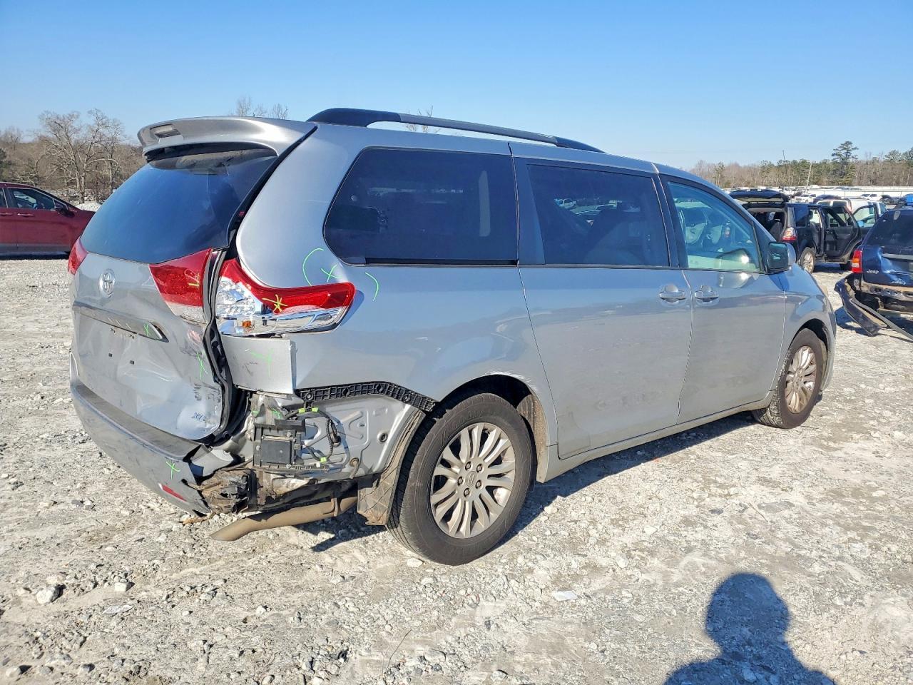 2014 TOYOTA SIENNA