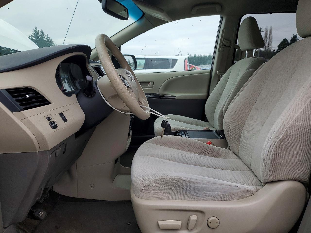 2012 TOYOTA SIENNA
