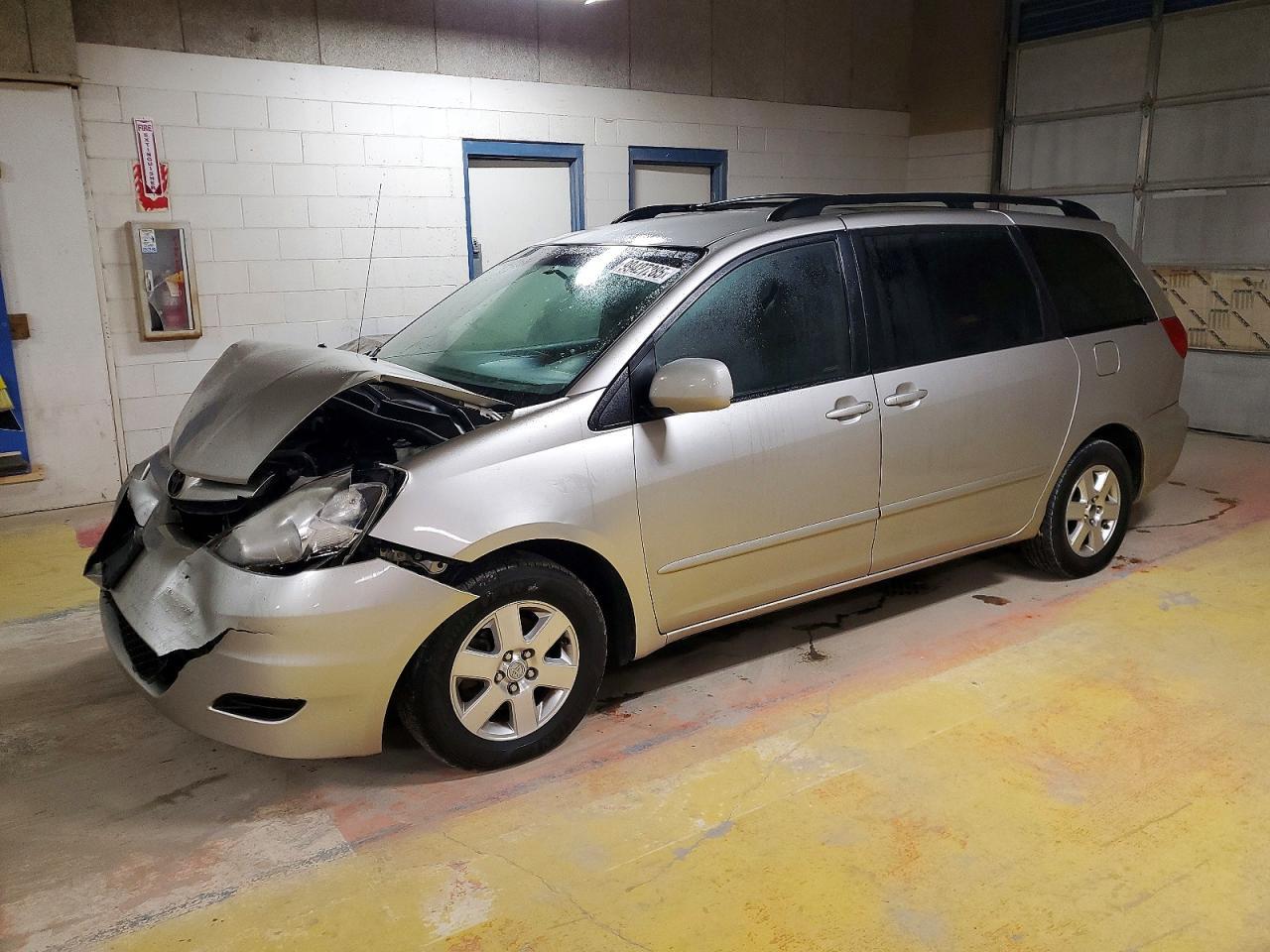 2009 TOYOTA SIENNA