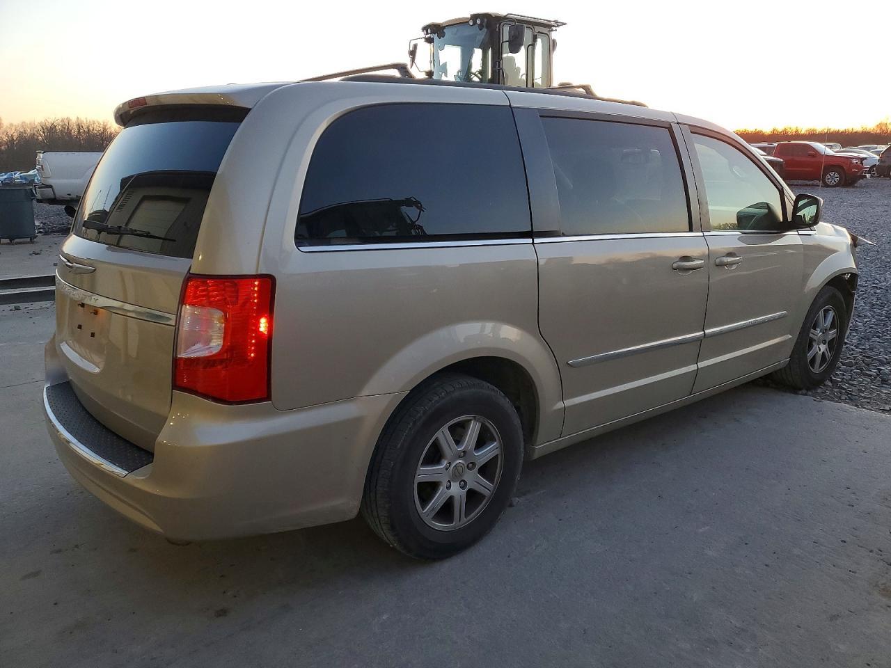 2012 CHRYSLER Town & Country